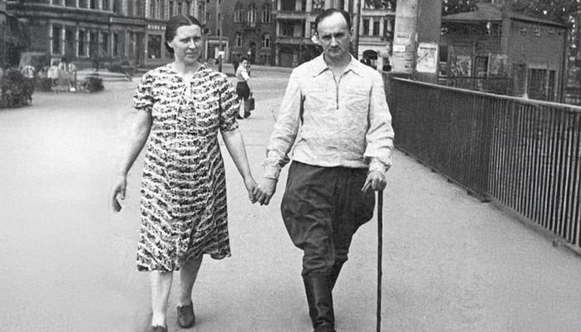 Leon i Michalina Chalamońscy, założyciele Cukierni Łomżanka. Wrocław, 1946 r.
