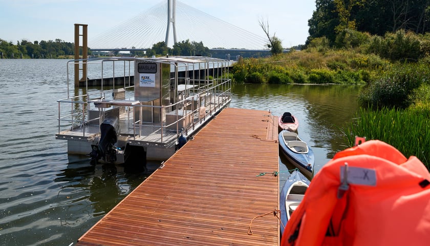 <p>Przystań promu pływającego z Maślic na Osobowice</p>