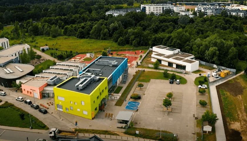 <p>CAL Maślice przy ulicy Suwalskiej, widok z drona</p>