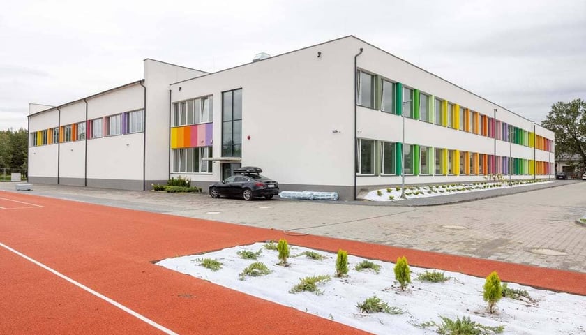 <p>Szkoła przy ulicy Białostockiej na Maślicach.</p>