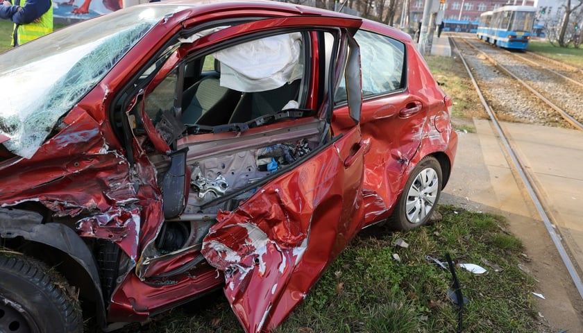 Wypadek przy ul. Strzegomskiej we Wrocławiu, 19.03.2026 r.