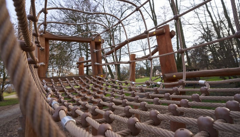 Plac zabaw w Parku Bieńkowickim.