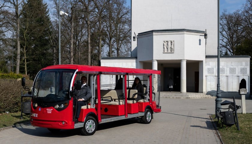 Meleks, który będzie kursował po cmentarzu