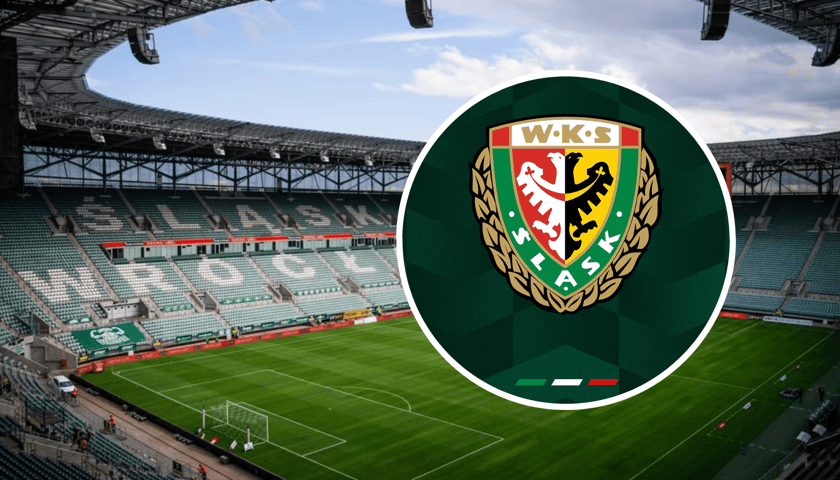 Stadion Tarczyński Arena i trybuny z napisem "Śląsk Wrocław", w kółeczku herb klubu / zdjęcie ilustracyjne
