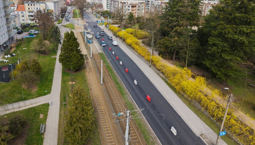 Ulica Grabiszyńska z nową nawierzchnią (zdjęcie z poniedziałku 23 marca)