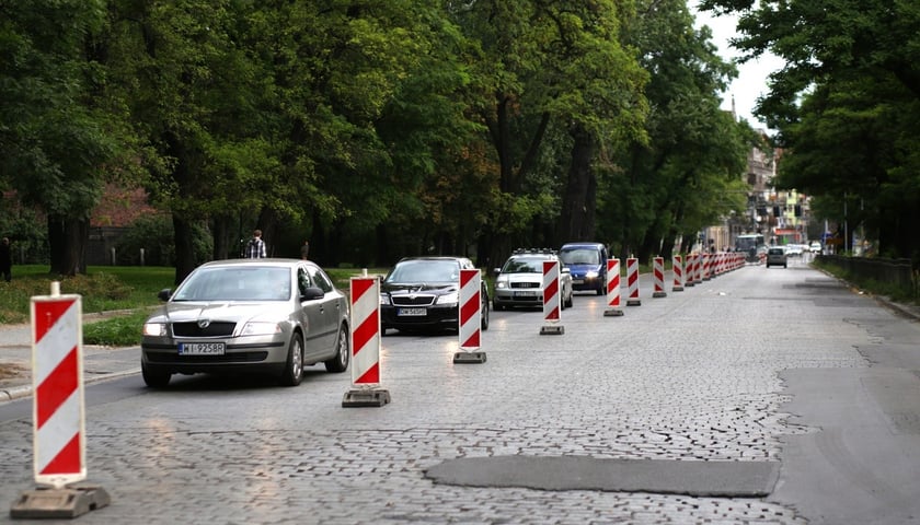 Robotnicy już pracują przy ul. Wyszyńskiego