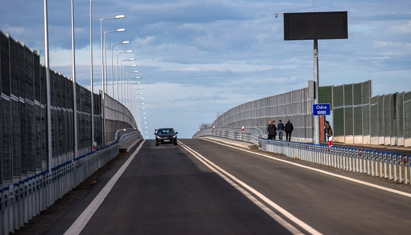 Most nad Odrą otwarty