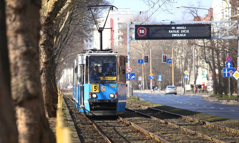 Linie tramwajowe 5, 20 i 71 jeżdżą objazdami (ZDJĘCIA)