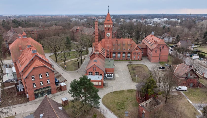 Pracze Odrzańskie, widok z drona. Na zdjęciu kampus sieci badawczej Łukasiewicz PORT.