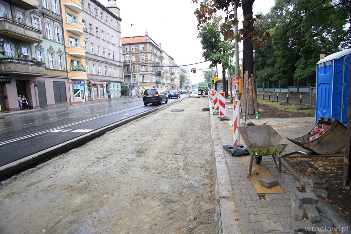 Ul. Trzebnicka: przystanek wiedeński prawie gotowy [ZDJĘCIA, WIDEO]