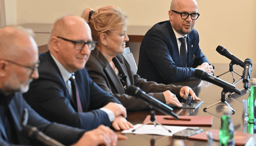 Podpisanie umowy o współpracy Politechniki Wrocławskiej i IBM