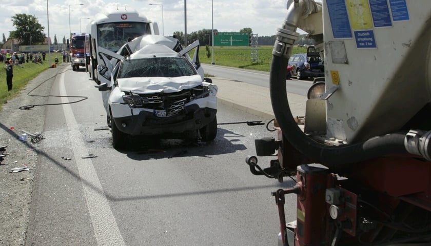 Wypadek przy wjeździe na AOW [ZDJĘCIA, WIDEO]
