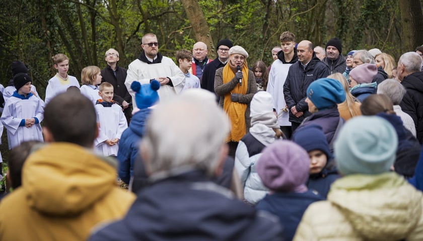 Procesja i poświęcenie krzyża nad Odrą. Zdjęcie z uroczystości 3.04.2026