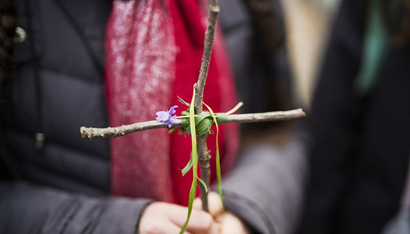 Procesja i poświęcenie krzyża nad Odrą. Zdjęcie z uroczystości 3.04.2026