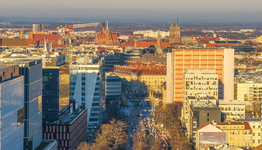 Tak w trakcie rozbi&oacute;rki wyglądają Arkady Wrocławskie