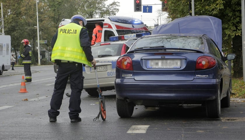 Wypadek radiowozu pod TGG [ZDJĘCIA]