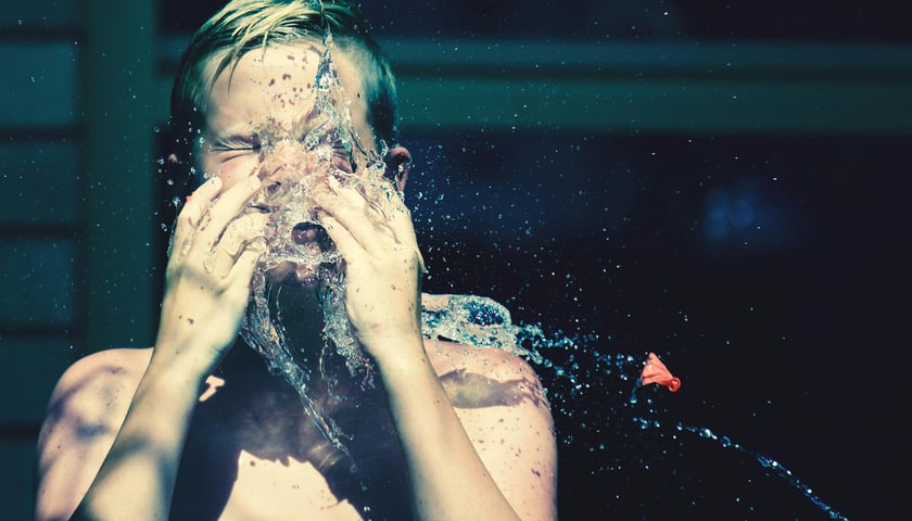 <p>Bomby wodne robiło się z balonika lub smoczka do butelki</p>