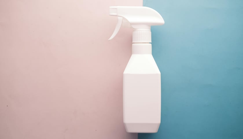 <p>Spryskiwacz do kwiat&oacute;w sprawdzał się o poranku, gdy niewinnych śpiących domownik&oacute;w budziło się wodą</p>