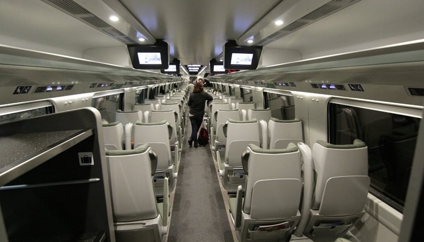 Pierwszy pociąg Pendolino odjechał z Wrocławia [ZDJĘCIA, FILM]