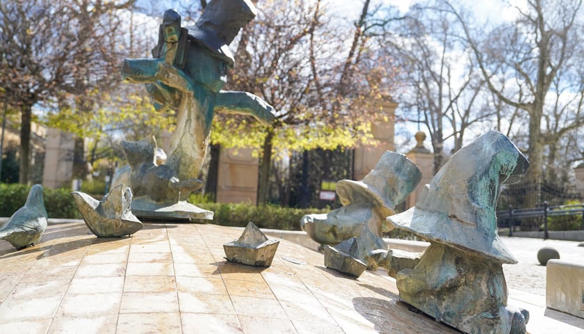 Wrocławskie fontanny w śmigus-dyngus. Dziś najwytrwalej - i najpiękniej - lały wodę