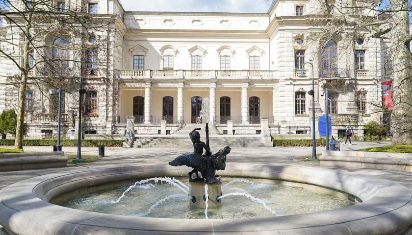 Wrocławskie fontanny w śmigus-dyngus. Dziś najwytrwalej - i najpiękniej - lały wodę