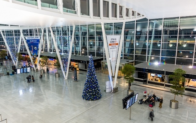 Lotnisko w świątecznej odsłonie [ZDJĘCIA]