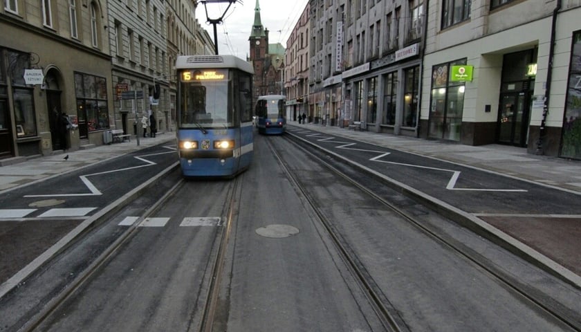 Na ul. Krupniczą wróciły tramwaje i auta [ZDJĘCIA, FILM]