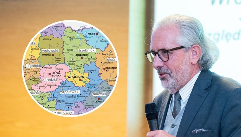Na dużym zdjęciu Jerzy Korczak, profesor Uniwersytetu WSB Merito, autor projektu ustawy o WrOM. W kółku fragment mapy z dolnośląskimi gminami (Wikipedia CC BY-SA 4.0)