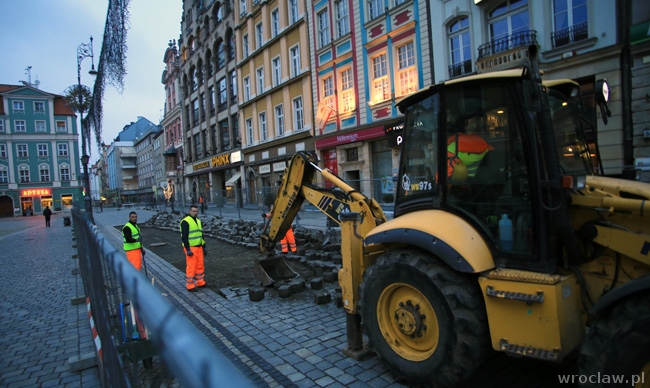 Ruszyła wymiana nawierzchni w Rynku [HARMONOGRAM]