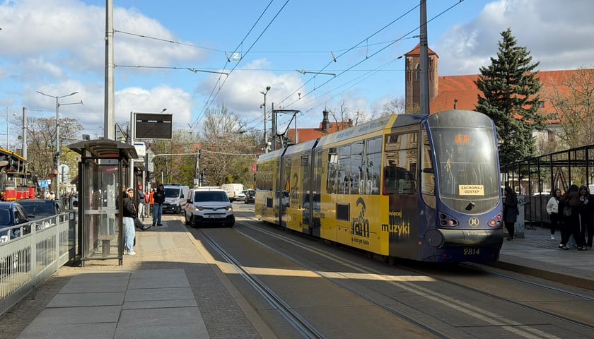Wykolejony tramwaj pod Halą Targową