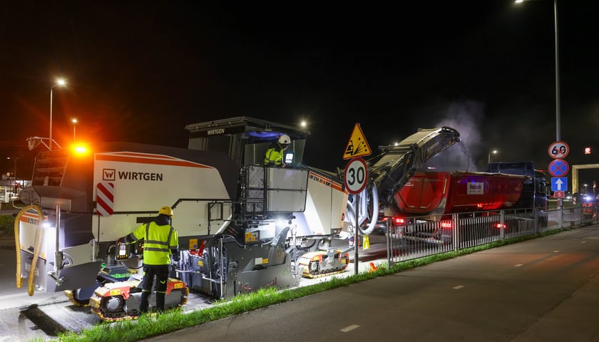 Nocne prace na Alei Karkonoskiej