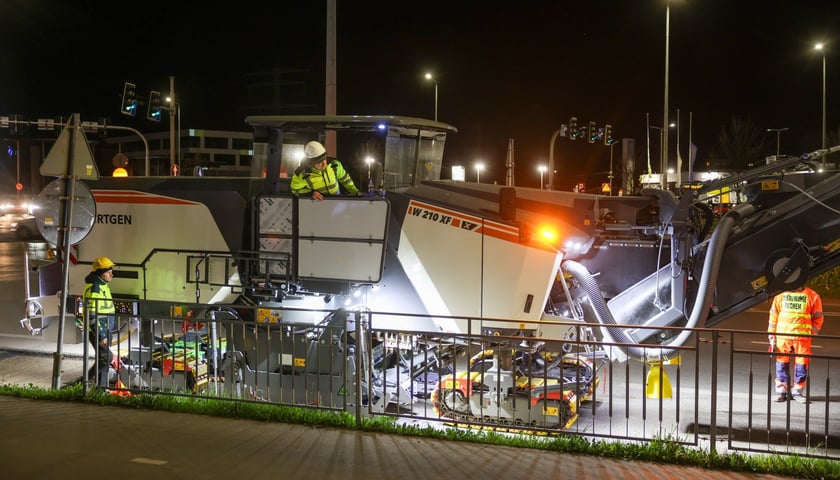 Nocne prace na Alei Karkonoskiej