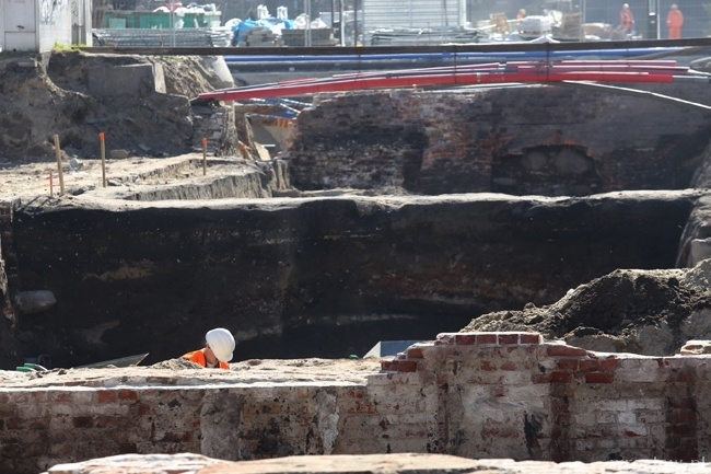 Wykopaliska archeologiczne na ul. Zamkowej [ZDJĘCIA]
