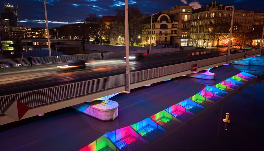 Podświetlony Most Uniwersytecki - 8.04.2026 r.