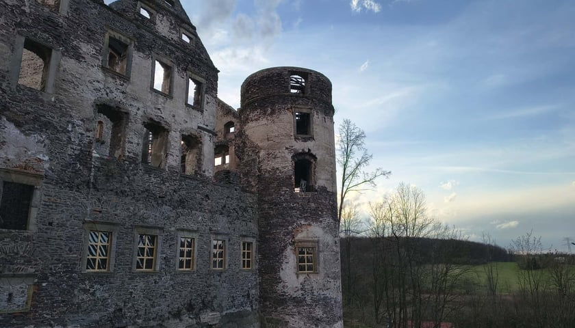 Zamek Świny koło Bolkowa.