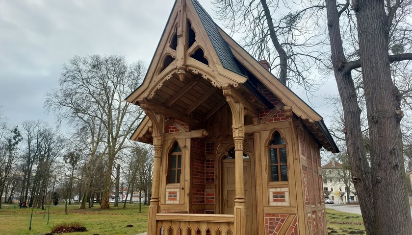 Na żółtym szlaku. Dom Szwajcara w Brzegu Dolnym