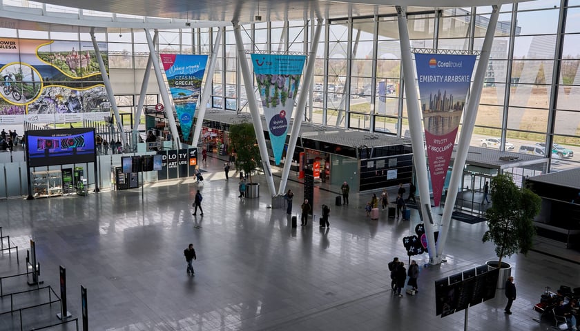 Wnętrze terminu wrocławskiego lotniska