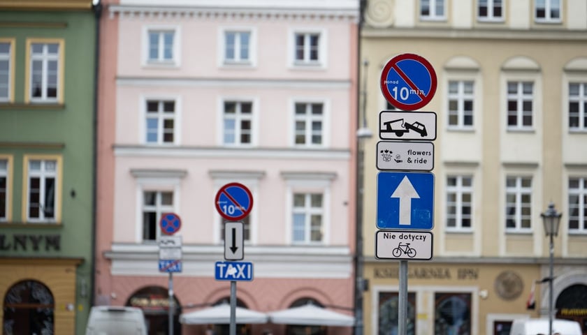 Ograniczenia w ruchu na placu Solnym. Konferencja.