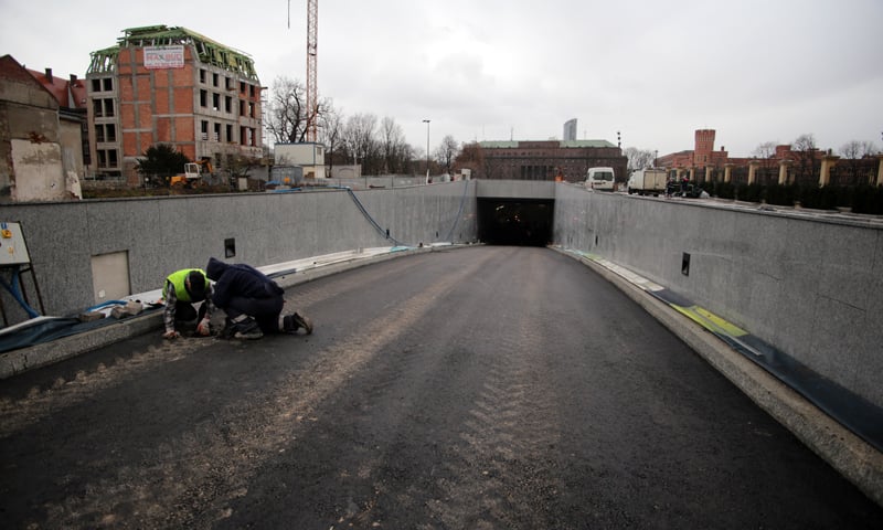 Na ul. Zamkowej nowa nawierzchnia. Kiedy otwarcie? [ZDJĘCIA, WIDEO]