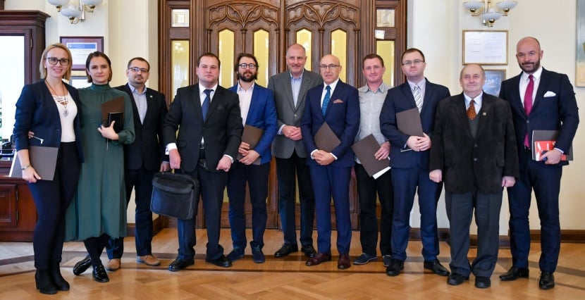 Prezydent Wrocławia Rafał Dutkiewicz i członkowie Wrocławskiej Rady Działalności Pożytku Publicznego w kadencji 2017-2020