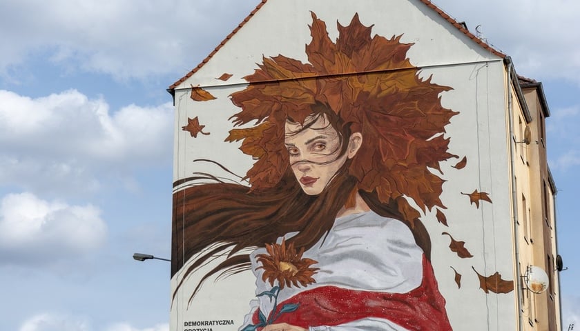 Die weißrussische Revolution ist eine Frau. Ein neues Wandgemälde in Wrocław