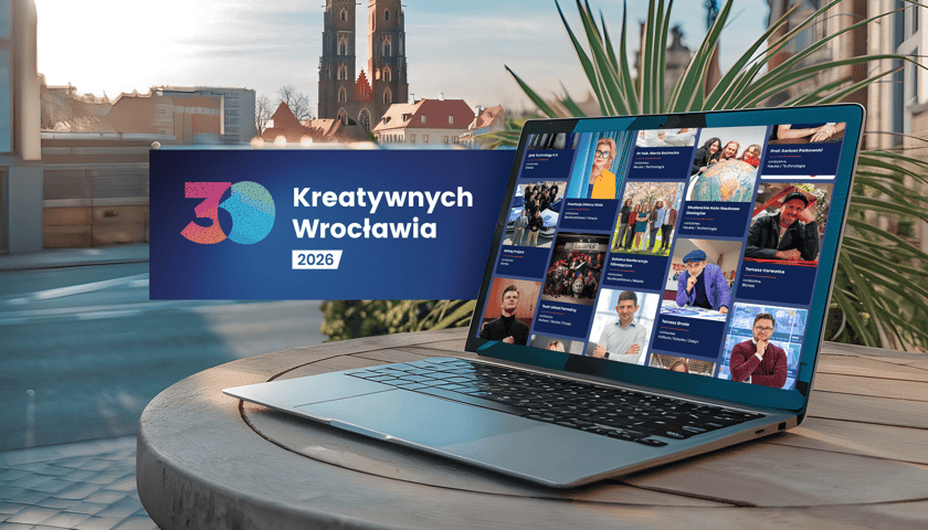 Powiększ obraz: Grafika z laptopem. Na ekranie wizerunki laureatów, obok napis 30 Kreatywnych Wrocławia 2026