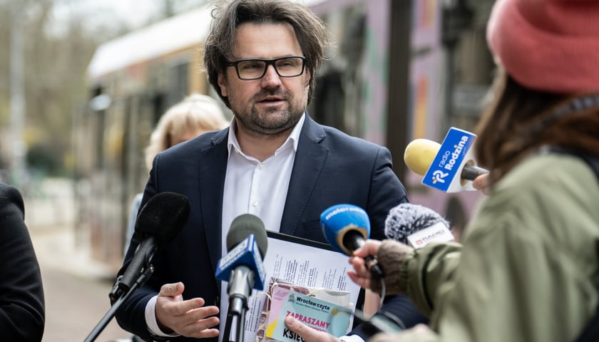 Powiększ obraz: Konferencja na temat akcji Wrocław czyta, 13 kwietnia 2026