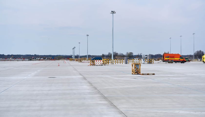 Powiększ obraz: Trwa rozbudowa wrocławskiego lotniska