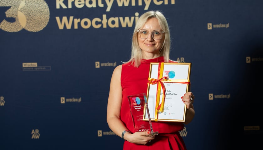 Powiększ obraz: <p>Dr hab. Marta Sochocka na gali 30 Kreatywnych Wrocławia 2026 we Wrocławskim Centrum Kongresowym</p>