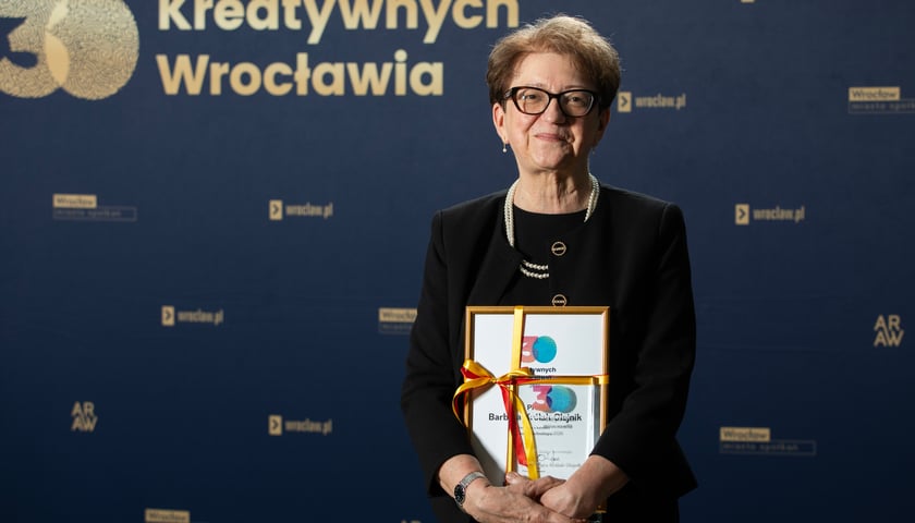 Powiększ obraz: <p>Prof. Barbara Królak-Olejnik na gali 30 Kreatywnych Wrocławia 2026 we Wrocławskim Centrum Kongresowym</p>