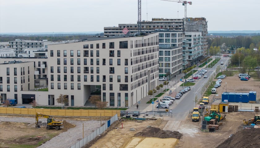 Powiększ obraz: Budowa Alei Architekt&oacute;w na Nowych Żernikach (zdjęcie z kwietnia 2026)