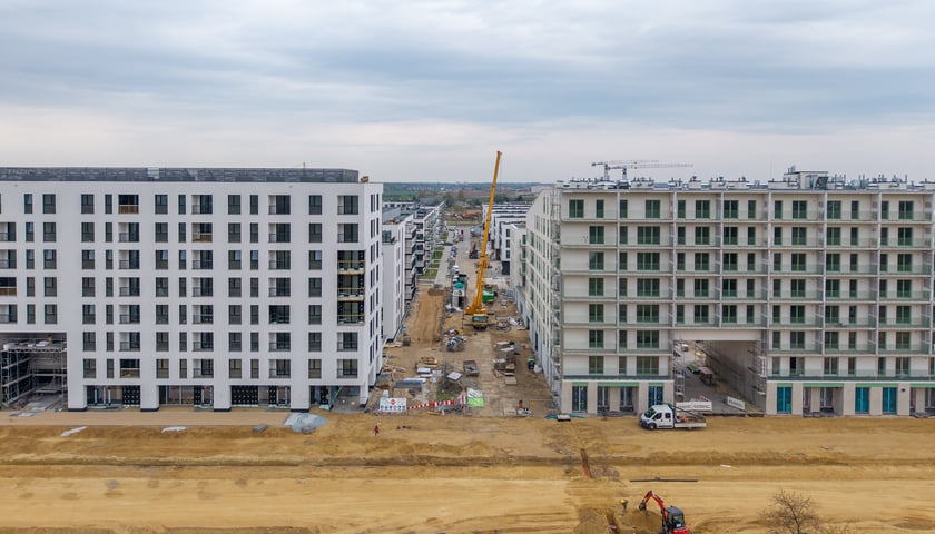 Powiększ obraz: Budowa Alei Architekt&oacute;w na Nowych Żernikach (zdjęcie z kwietnia 2026)