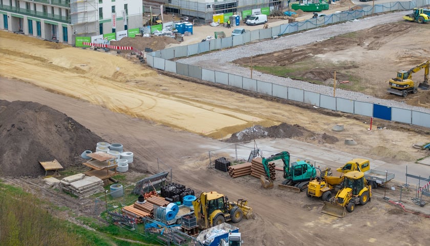 Powiększ obraz: Budowa Alei Architekt&oacute;w na Nowych Żernikach (zdjęcie z kwietnia 2026)
