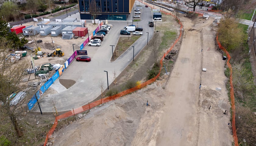 Powiększ obraz: Budowa tramwaju na Swojczyce. W tym miejscu powstanie pętla i duży parking P+R